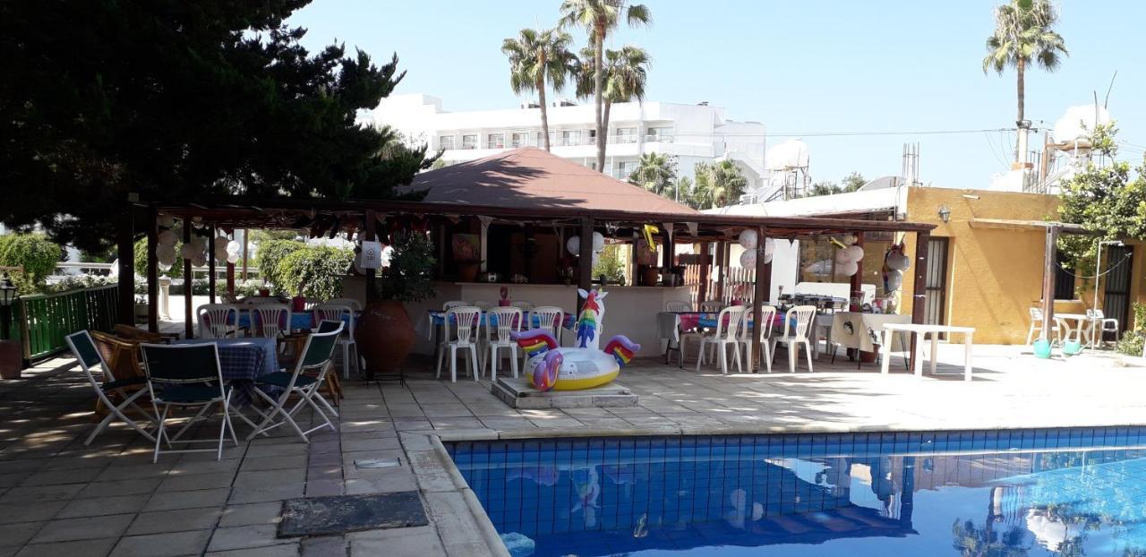 Natasha'S Apartments Paphos Extérieur photo